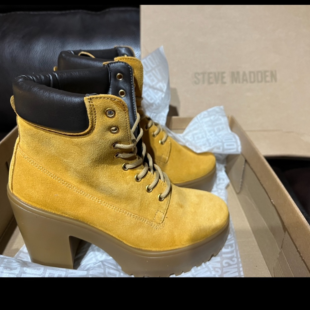 Steve Madden Tindra Lace up Heeled Boot NIB